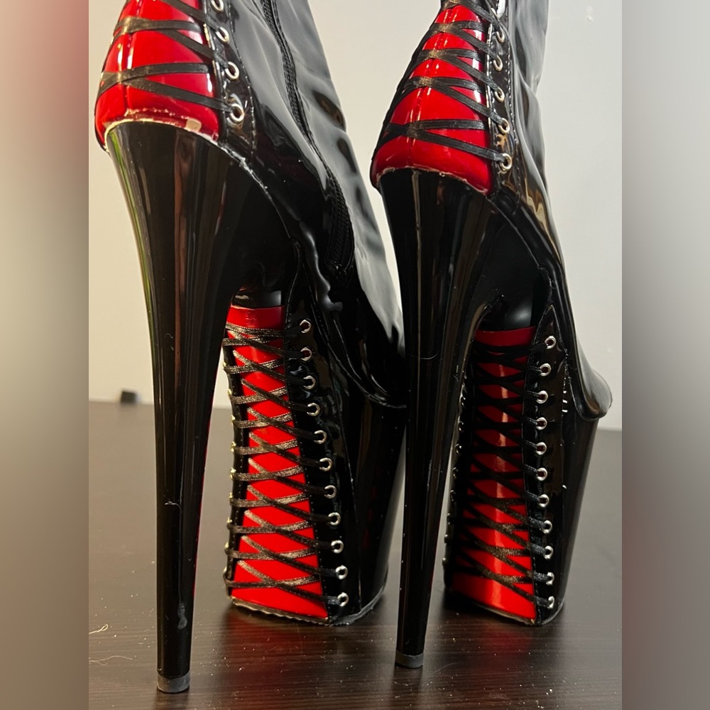 Pleaser’s Shoes Flamingo-1020FH
Black/Red Corset